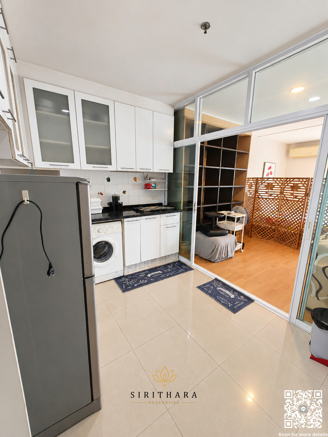Ready to move in!!! Condo next to BTS St. Louis, easy to walk, big room, good price.