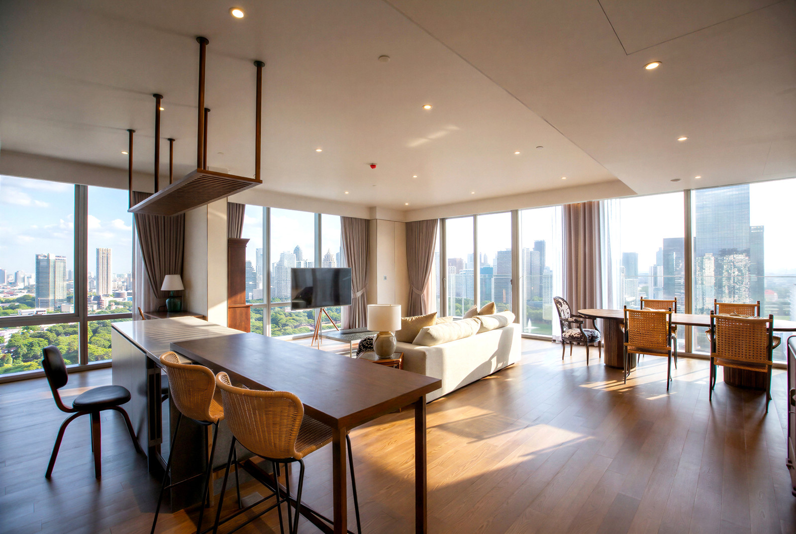 FOR SALE !!! Ultra-Luxury Freehold Penthouse at MUNIQ LANGSUAN FOR SALE !!! Ultra-Luxury Freehold Penthouse at MUNIQ LANGSUAN