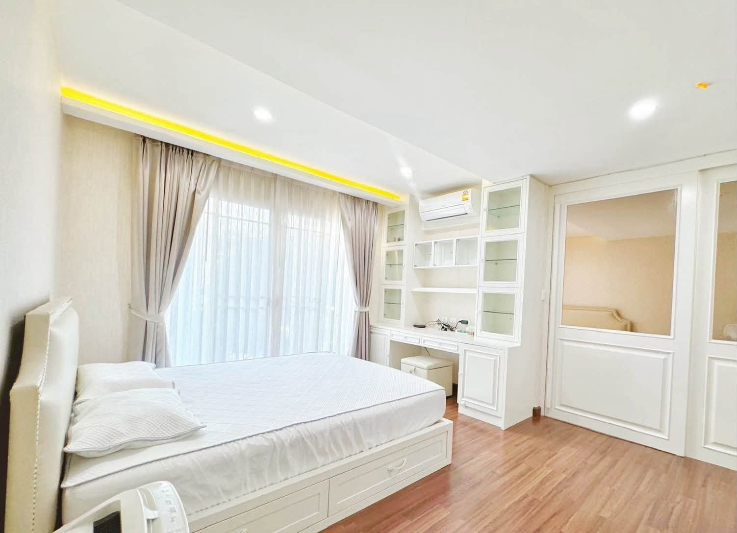 🏡 For rent 𝗟𝗘𝗢𝗡 𝗦𝗨𝗞𝗛𝗨𝗠𝗩𝗜𝗧 𝟲𝟮 | 3-story luxury townhome | 3 bedrooms, 3 bathrooms | Fully Furnished | Near the expressway ✨ 🏡 For rent 𝗟𝗘𝗢𝗡 𝗦𝗨𝗞𝗛𝗨𝗠𝗩𝗜𝗧 𝟲𝟮 | 3-story luxury townhome | 3 bedrooms, 3 bathrooms | Fully Furnished | Near the expressway ✨