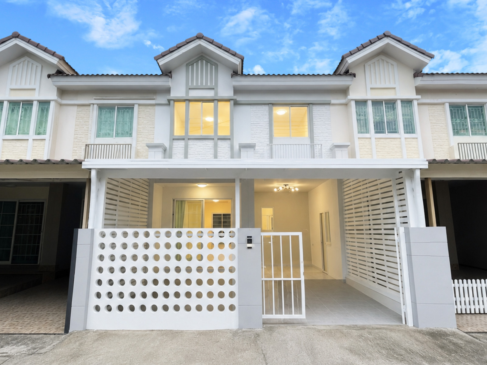 2-story townhouse for sale, Pruksa Ville Village 37, Watcharapol – Permsin, 3 bedrooms, 2 bathrooms, 19.5 sq m, kitchen addition + garage. Near Don Mueang Airport Green Line Station 2-story townhouse for sale, Pruksa Ville Village 37, Watcharapol – Permsin, 3 bedrooms, 2 bathrooms, 19.5 sq m, kitchen addition + garage. Near Don Mueang Airport Green Line Station
