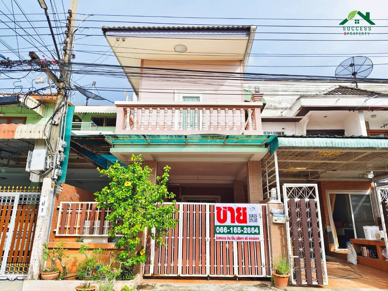 Townhouse for sale, Sasikarn Village, Theparak-Srinakarin, fully renovated, located at Theparak intersection. Good location, convenient travel, close to Sri Thepha BTS 300 m., close to the Ring Expressway 5 minutes. Townhouse for sale, Sasikarn Village, Theparak-Srinakarin, fully renovated, located at Theparak intersection. Good location, convenient travel, close to Sri Thepha BTS 300 m., close to the Ring Expressway 5 minutes.