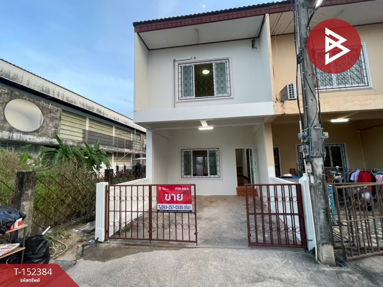 2-story townhouse for sale, corner house, Soi Phanit Thetsaban Damri 3, Na Mueang, Prachinburi. 2-story townhouse for sale, corner house, Soi Phanit Thetsaban Damri 3, Na Mueang, Prachinburi.