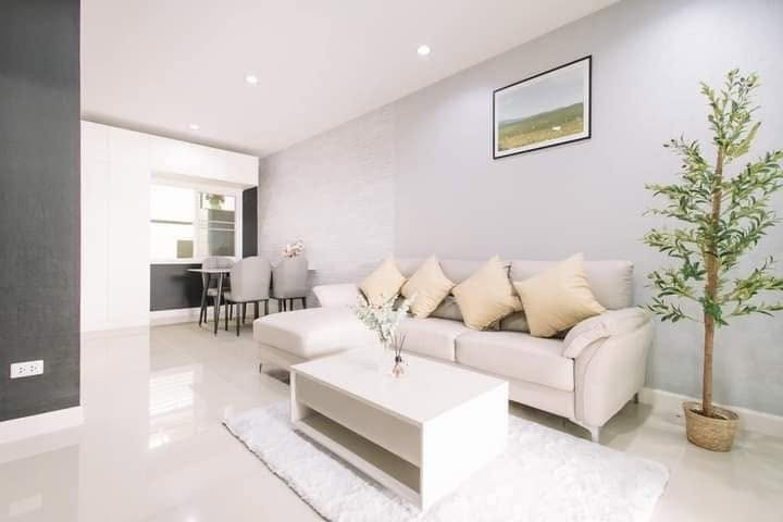 The Urbana 3 ทาวน์เฮาส์ ต.ท่าศาลา ใกล้ รร.นานาชาติ 4 แห่ง บ้านตกแต่งสวย ห้องนั่งเล่นกว้าง เฟอร์นิเจอร์และเครื่องใช้ไฟฟ้าพร้อม – รูปที่ 2