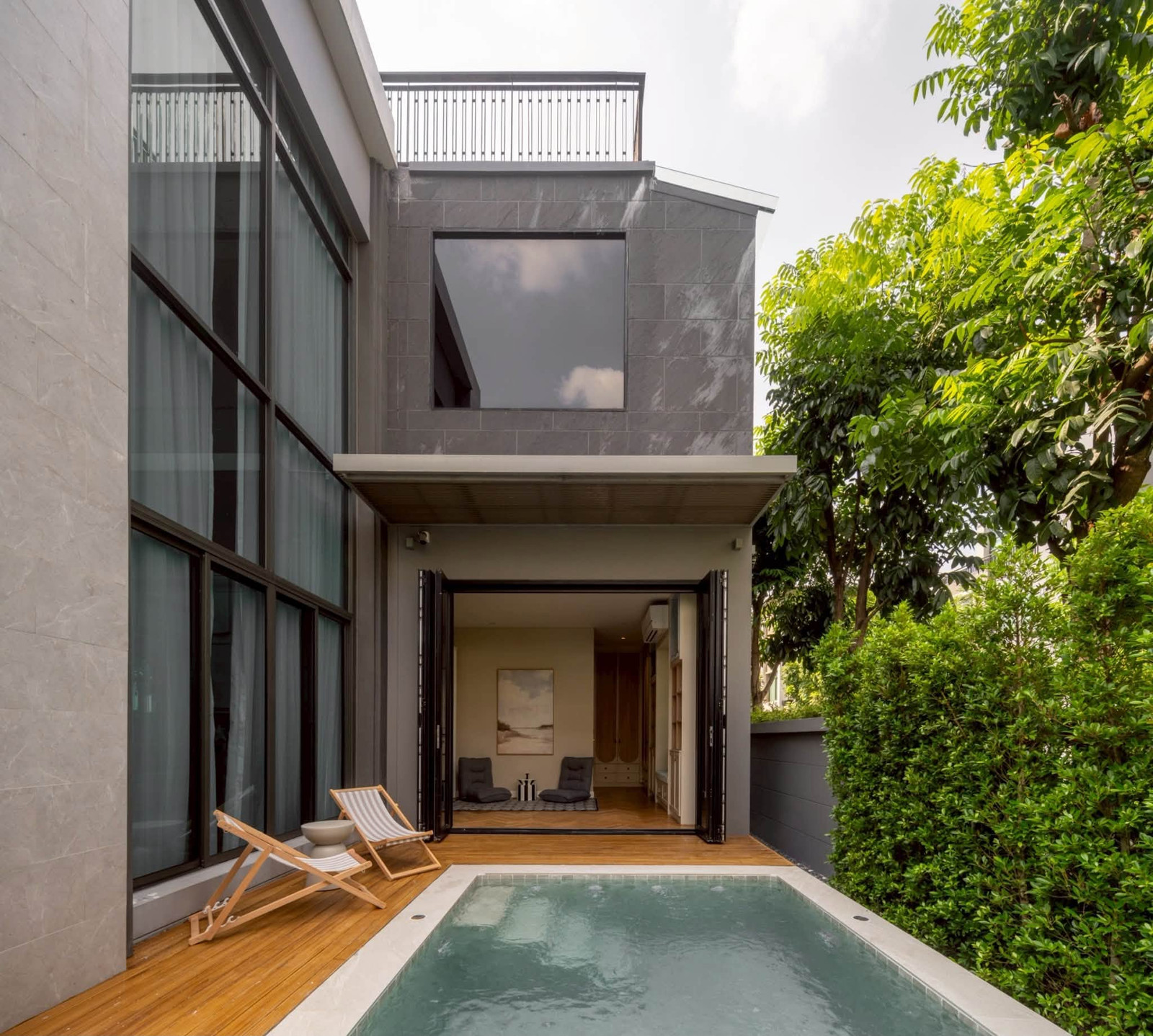 🟢 ขาย / ให้เช่า พูลวิลล่าหรู 3 ชั้น แปลงมุมทิศใต้ ดีไซน์ Modern Luxury ผลงานออกแบบ KIRIN Design & Living  – รูปที่ 2
