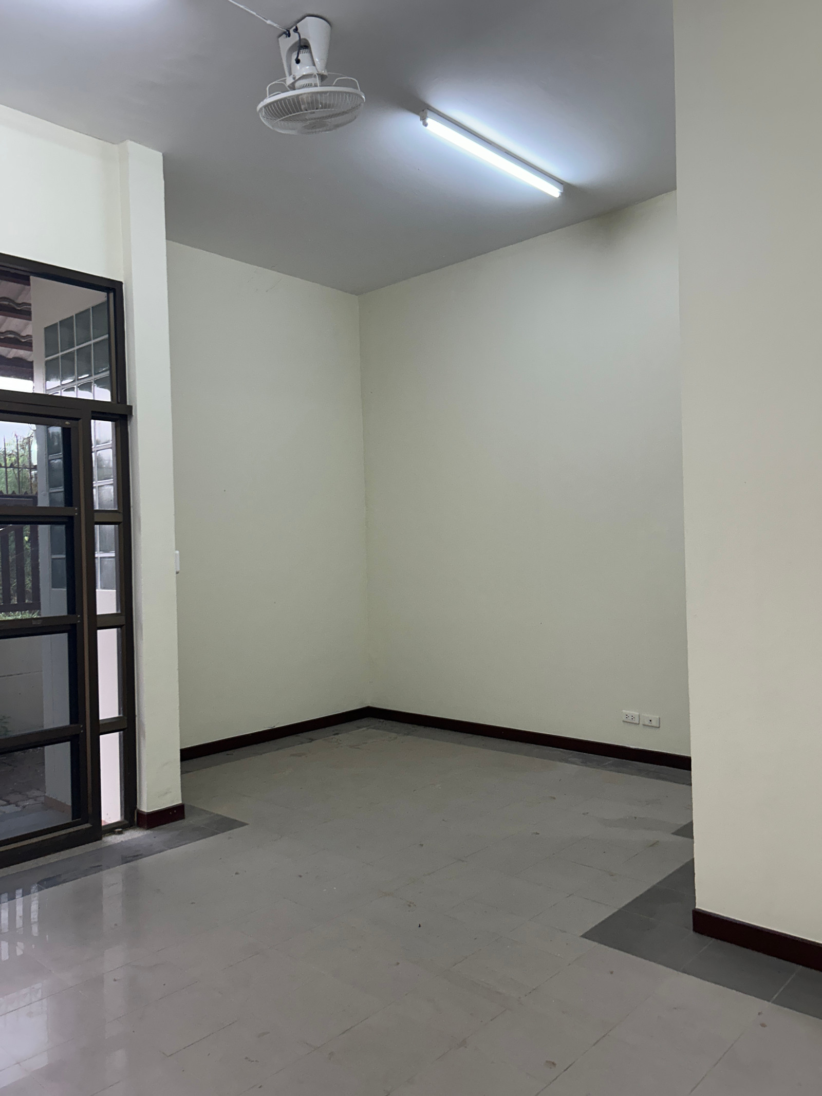 🏡 ขายทาวน์เฮ้าส์ 3 ชั้น รีโนเวทพร้อมอยู่ | พัฒนาการ 69 – รูปที่ 3