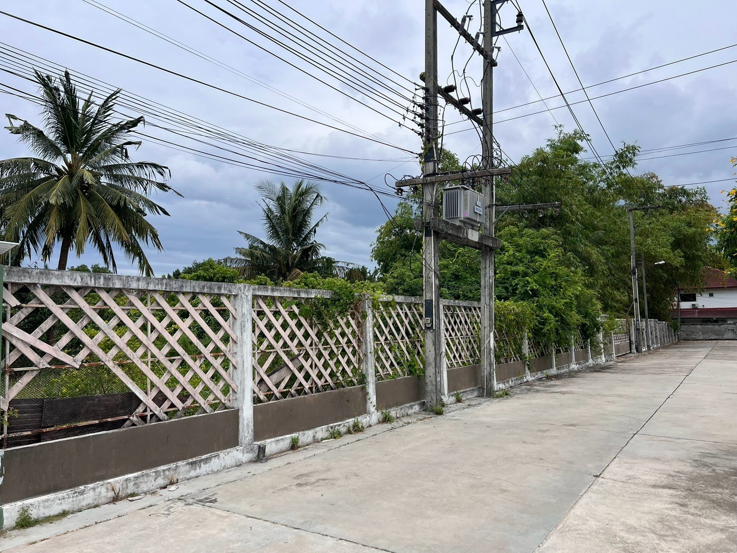 PZ1601 Land for sale, 3 rai, only 1.8 km. from Lotus Ban Chang, Sukhumvit Road, opposite Fah Mai Village, Ban Chang, only 11 km. to U-Tapao International Airport, Ban Chang Subdistrict, Ban Chang District, Rayong Province. – รูปที่ 4
