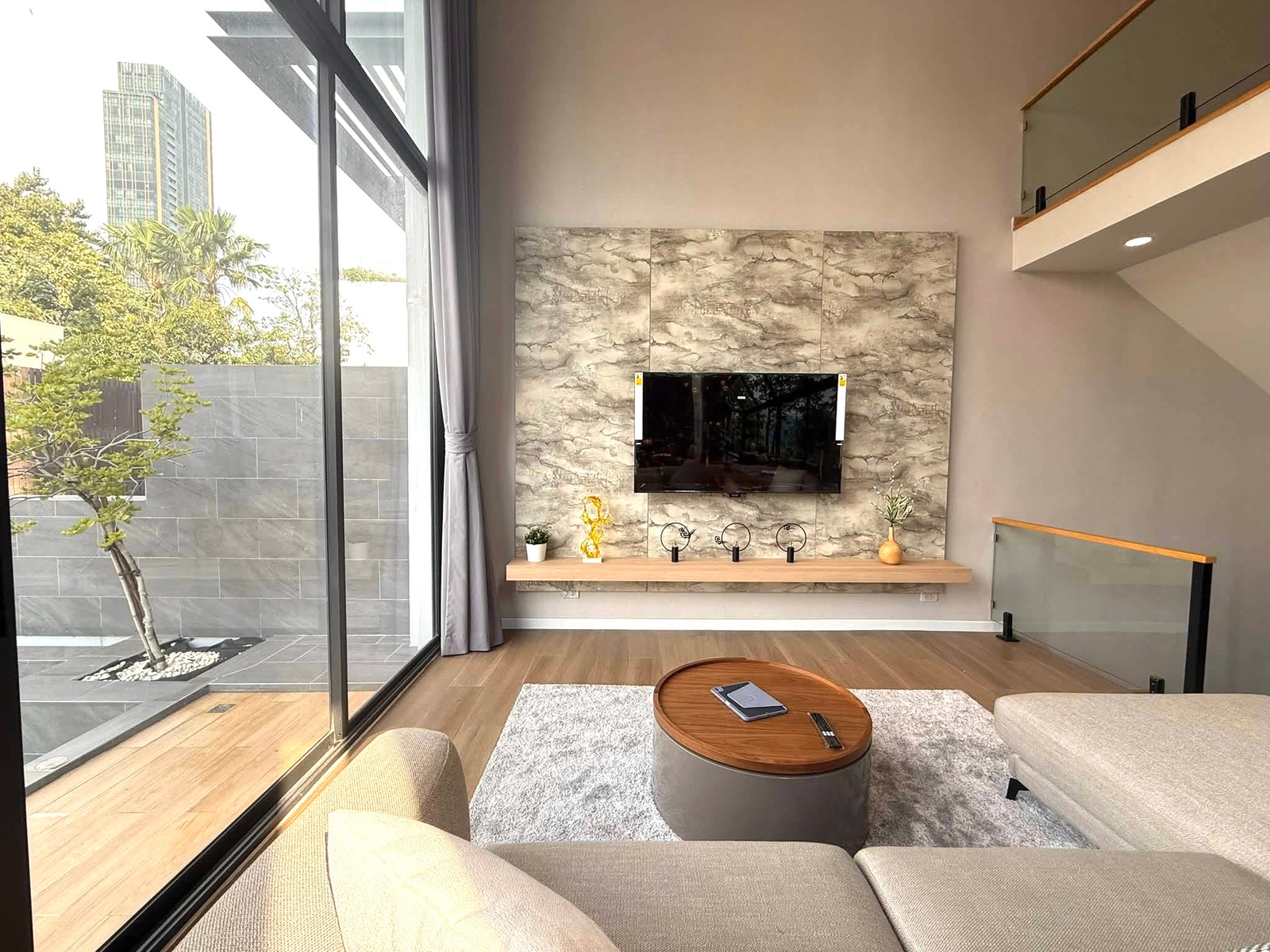 บ้านสวยทำเลทองหล่อ พร้อมลิฟต์และสระว่ายน้ำส่วนตัว – รูปที่ 4