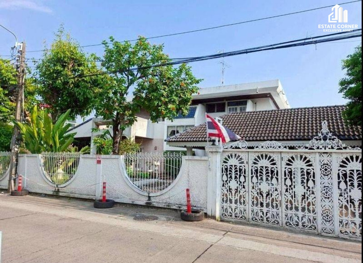 Large detached house for sale, prime location, Soi Ngamwongwan 25, intersection 8, Pantip Ngamwongwan. The ultimate travel hub and complete with amenities. Large detached house for sale, prime location, Soi Ngamwongwan 25, intersection 8, Pantip Ngamwongwan. The ultimate travel hub and complete with amenities.