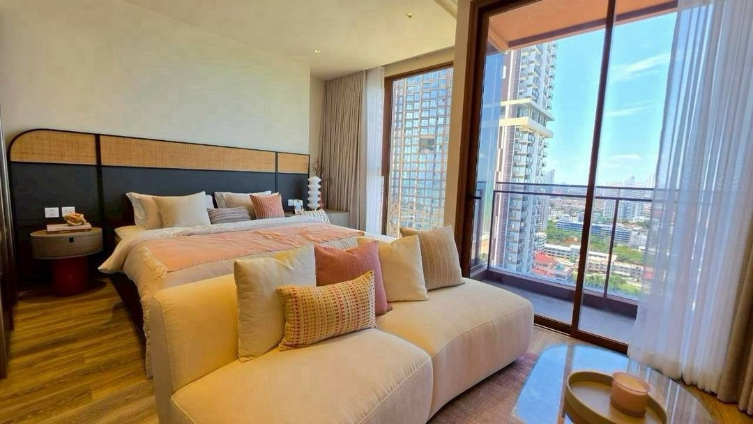 Arom Jomtien, condo next to Jomtien beach, near Jomtien night market. Arom Jomtien, condo next to Jomtien beach, near Jomtien night market.