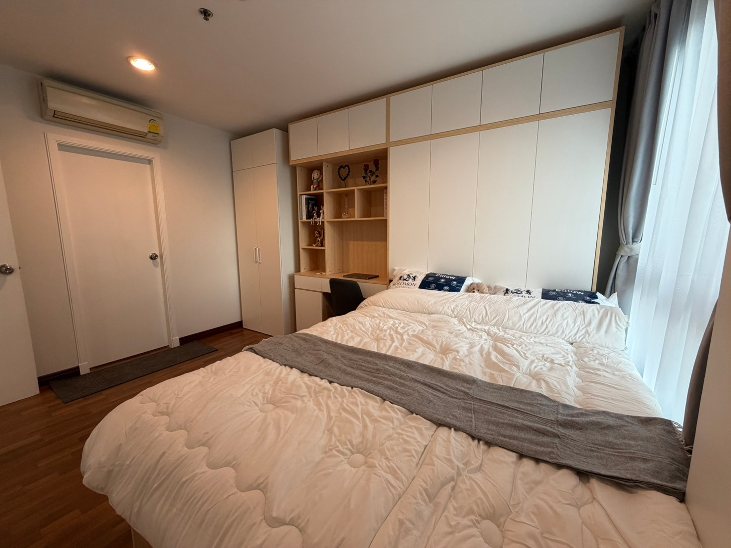 เซ็นทริค ซีน พหลโยธิน 9 ให้เช่า ขายด่วน!! ราคสุดคุ้มในโครงการ!! 25K/month  ตกแต่งใหม่ Modern Contemporary style บิ๊วอินท์จัดเต็มทั้งห้อง ไฟระบบรีโมท ปรับเปลี่ยนสีได้ตามต้องการ เดิน 8 นาที ถึง BTS อารีย์ ห้องใหญ่ วิวสวย ชั้น 12 1 นอน 1 น้ำ – รูปที่ 4