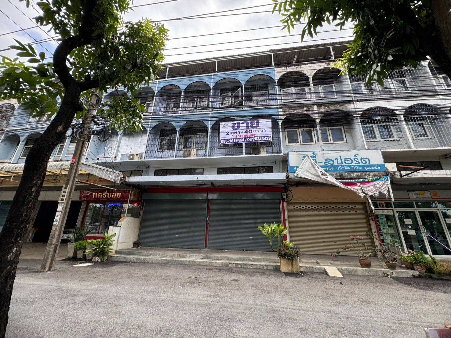 Commercial building for sale, 2 units, 3.5 floors, next to each other, next to Phetkasem Road. Near Asia University (N.2344) Commercial building for sale, 2 units, 3.5 floors, next to each other, next to Phetkasem Road. Near Asia University (N.2344)