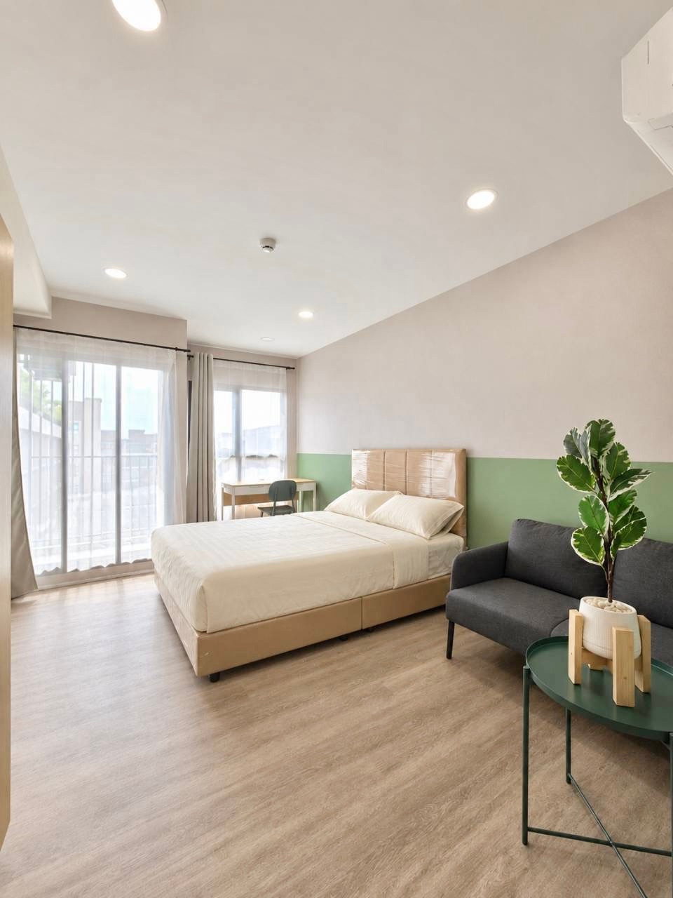 Near MRT Suan Luang Rama IX, new condo just completed, newly decorated, complete with electrical appliances, pool view, ready to move in! Near MRT Suan Luang Rama IX, new condo just completed, newly decorated, complete with electrical appliances, pool view, ready to move in!