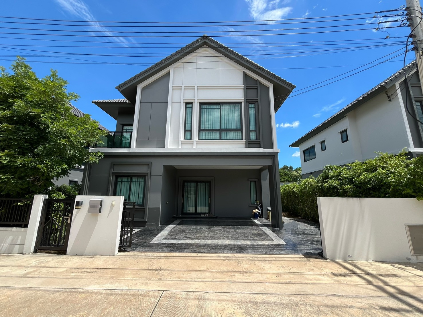 For rent, a luxury English style house in the project, 4 bedrooms, 4 bathrooms.