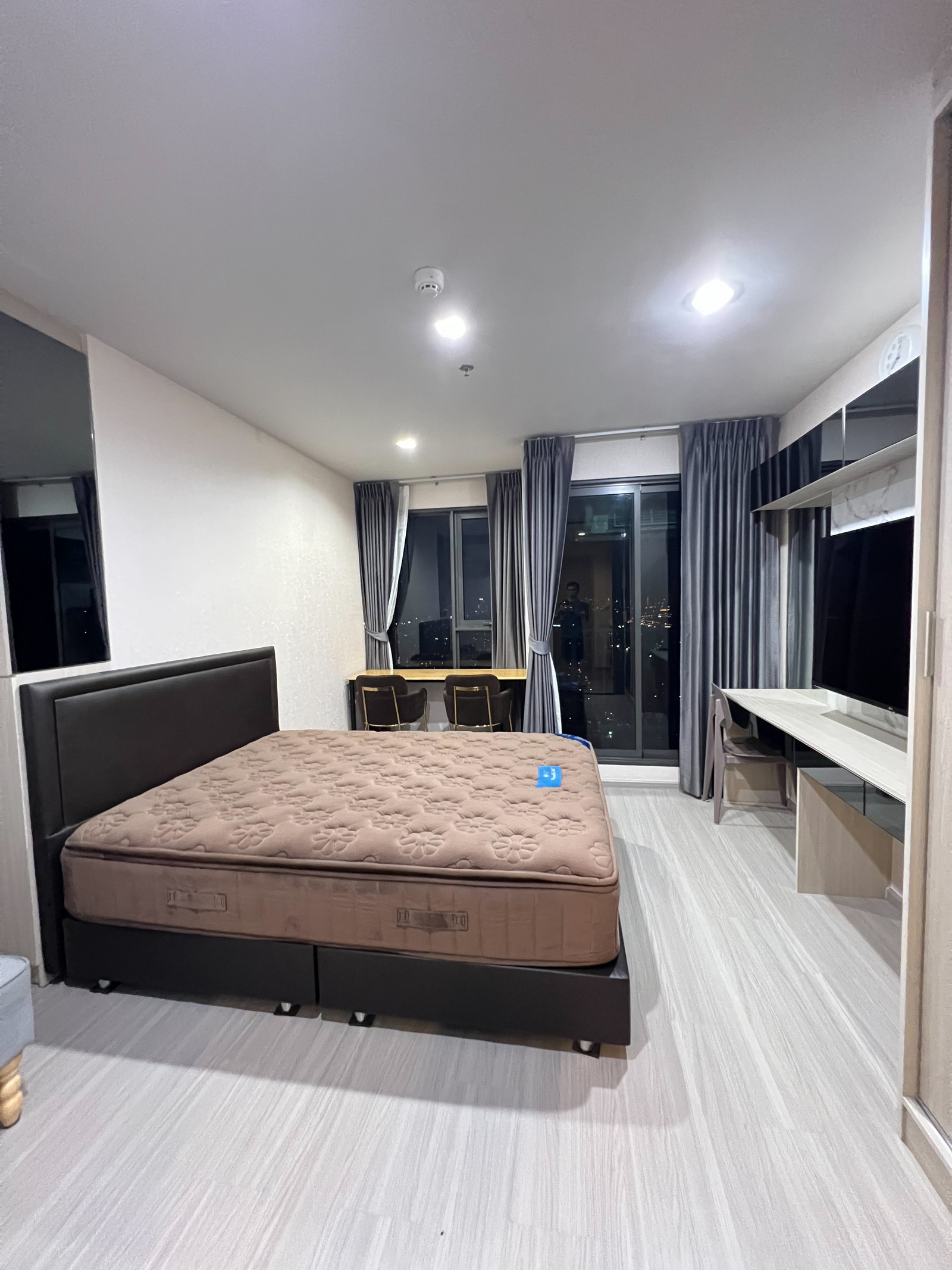 P-134315 ขายคอนโด Life Ladprao ติดรถไฟฟ้า BTS/MRT | 28 ตรม. ชั้น 45 ตึก B เฟอร์+เครื่องใช้ไฟฟ้าครบชุด เพียง 3.9 ล้านบาท Line@easythaihome 085-592-2897 P-134315 ขายคอนโด Life Ladprao ติดรถไฟฟ้า BTS/MRT | 28 ตรม. ชั้น 45 ตึก B เฟอร์+เครื่องใช้ไฟฟ้าครบชุด เพียง 3.9 ล้านบาท Line@easythaihome 085-592-2897