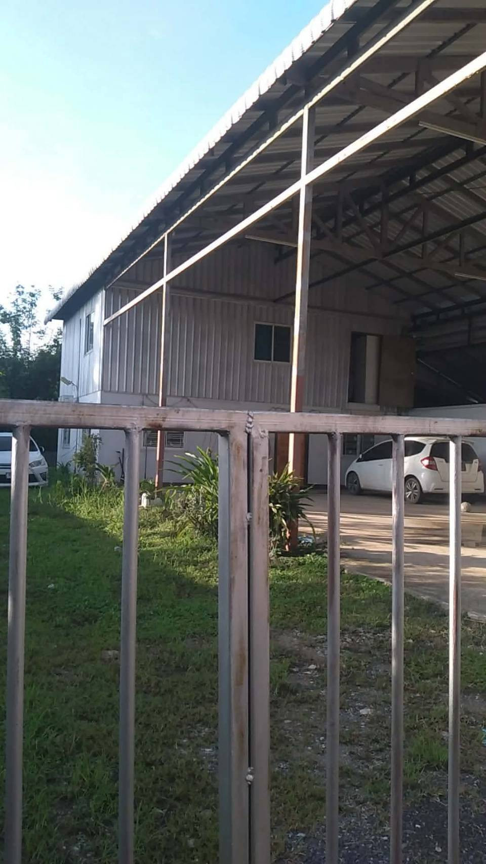 Selling very cheap!! House with land area of 115 sq m., prime location, Khuean Khan Soi 8, Mueang District, Phitsanulok Province, near Big C, Lotus. Selling very cheap!! House with land area of 115 sq m., prime location, Khuean Khan Soi 8, Mueang District, Phitsanulok Province, near Big C, Lotus.