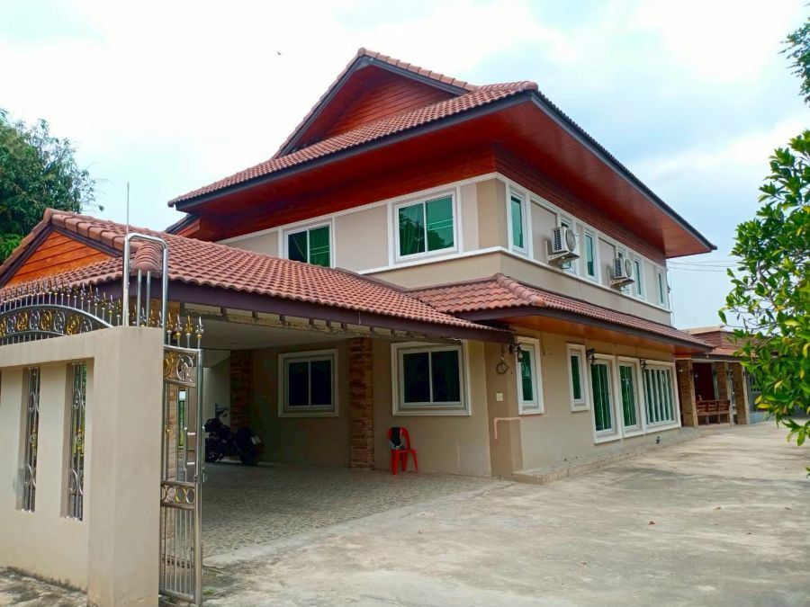 96702 - Selling at a loss, 3 large houses with land, 1 rai, 2 ngan, 87 sq m, Doi Lor, Chiang Mai, good atmosphere.