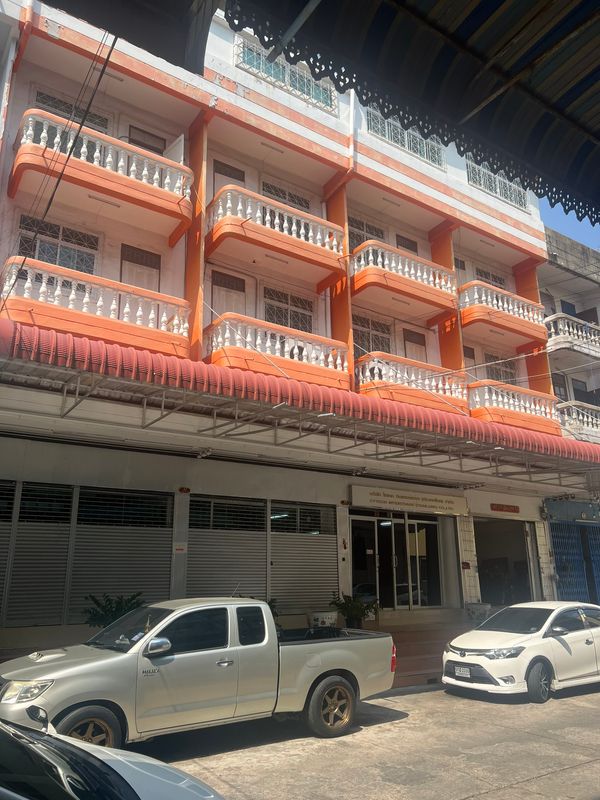 Urgent sale, special discount, commercial building, 5 floors, 4 units, Amonchai Village 2, Soi 34, ready to start business, good location, near Central Rama 2.