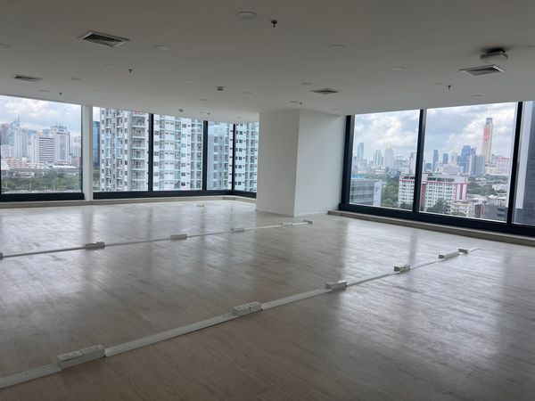 Skyy9 Office for Rent 226sqm with Meeting rooms 150,000 per month