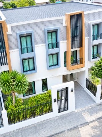3 Storey Home Office with 3 Bedrooms and 3 Bathrooms near IMPACT Muang Thong Thani and NAMWAN BAKEHO
