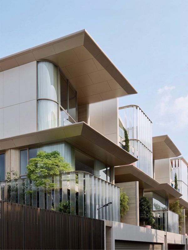Luxury 3-Bedroom Detached House in Ekkamai with Private Pool and Lift, 420 Sq.m. Near BTS Ekkamai 