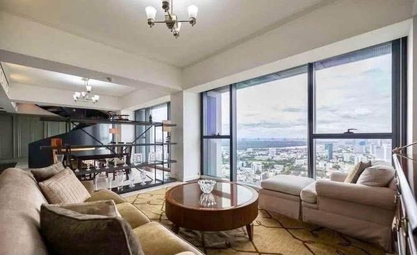 The Met Condominium for rent 366 sqm 4 beds 5 baths 280,00 per month  