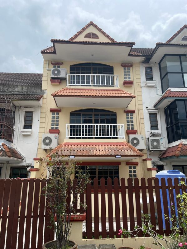 Rent Large home office Ekkamai 22 