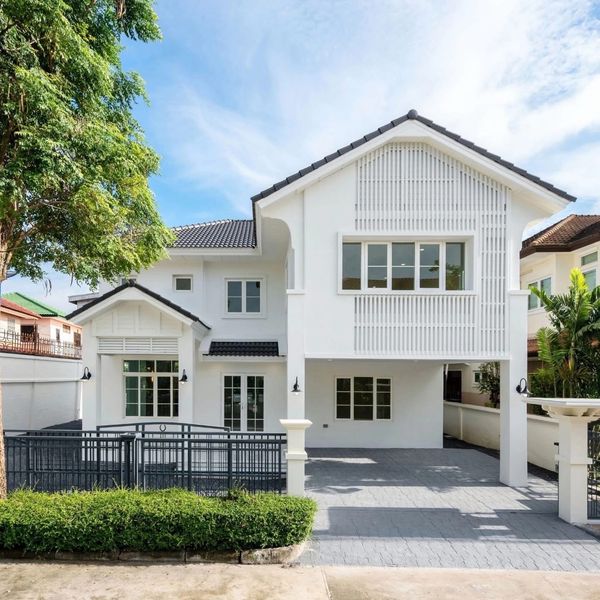 ขายบ้านเดี่ยวรีโนเวทใหม่ทั้งหลัง สุขุมวิท 103 บ้านหลังใหญ่พร้อมอยู่ ในราคาที่น่าสนใจ