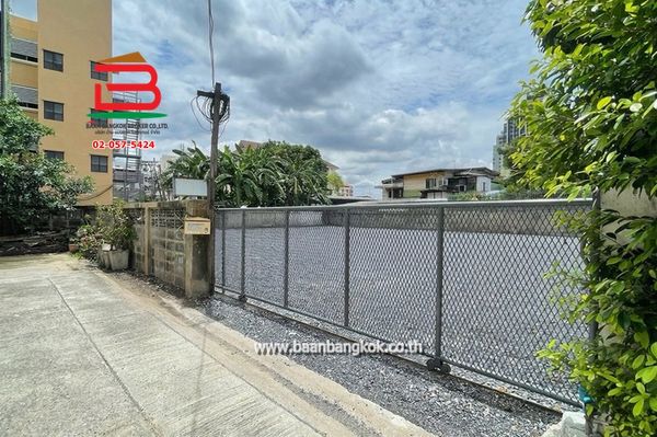 ที่ดินเปล่า ถมแล้ว ซอยสุทธิพงศ์ 1/4 เนื้อที่ 119 ตรว. ใกล้สถานีตำรวจนครบาลสุทธิสาร ถนนรัชดาภิเษก แขวงบางซื่อ เขตบางกะปิ