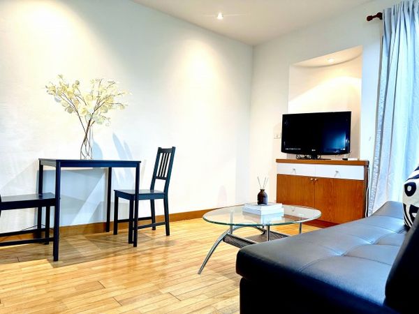 BTS Ratchadamri 239m 5-star hotel 1Bed 1Bath The Grand Regent 598m from Erawan Shrine. Located on the 15th floor with 38 sq.m. of living