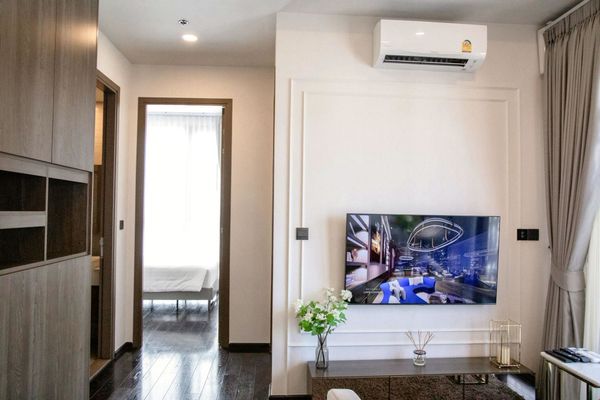 Luxury condo with Smart Mirror technology, fully furnished.