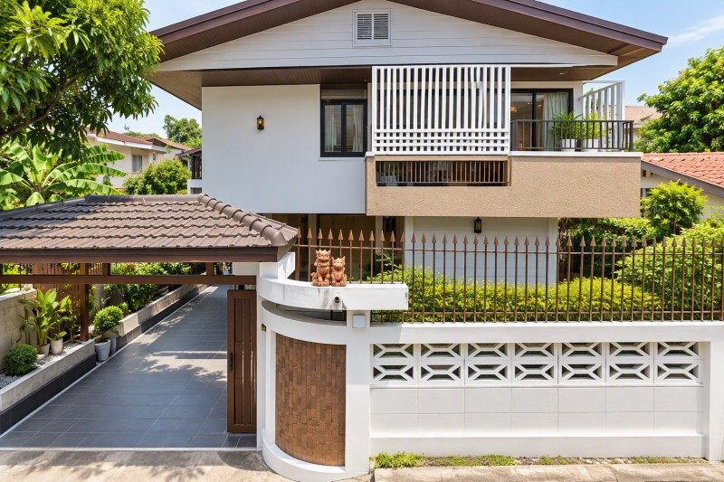 Ratchadaphisek 3-4bed 5A/C 2-story detached house located 1.2 km. from MRT Sutthisan. 3 bath a 50 sq.wa. land plot and 200 sq.m. of usable Ratchadaphisek 3-4bed 5A/C 2-story detached house located 1.2 km. from MRT Sutthisan. 3 bath a 50 sq.wa. land plot and 200 sq.m. of usable