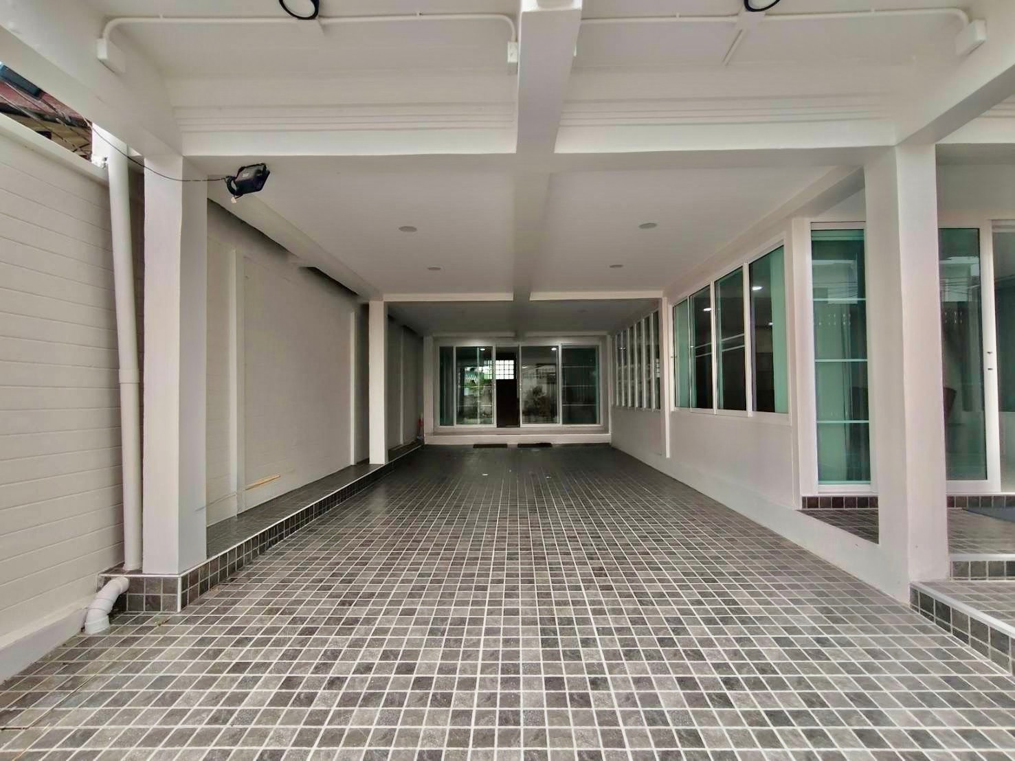 ขายบ้านเดี่ยวรีโนเวทใหม่สไตล์โมเดิร์นลักชัวรี่ หมู่บ้านเปรมฤทัย 1 (Premruethai 1) ซอยรามอินทรา 46/1 เนื้อที่ 50 ตร.ว. พื้นที่ใช้สอยจุใจ 400 ตร.ม. แถมเฟอร์นิเจอร์บิวท์อินและเครื่องใช้ไฟฟ้าครบครัน ใกล้ Live Ramintra และรถไฟฟ้าสายสีชมพูสถานีคู้บอน – รูปที่ 2