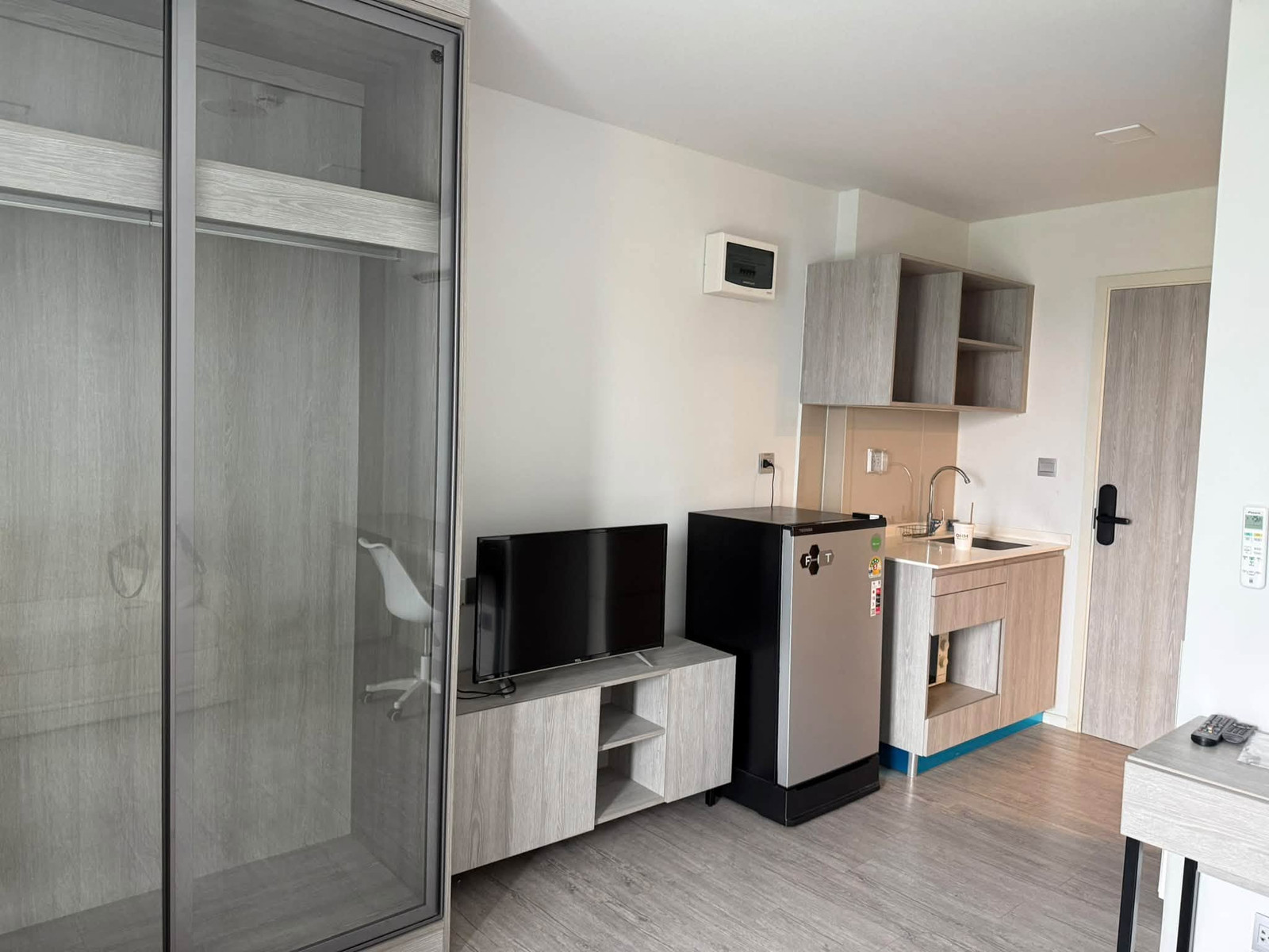 Ready to view, ready to move in, 9000, this building has a swimming pool above, cool 🔥 📢 Line : @085pucam / 0627941024 🥳 YKP Rental Condo
