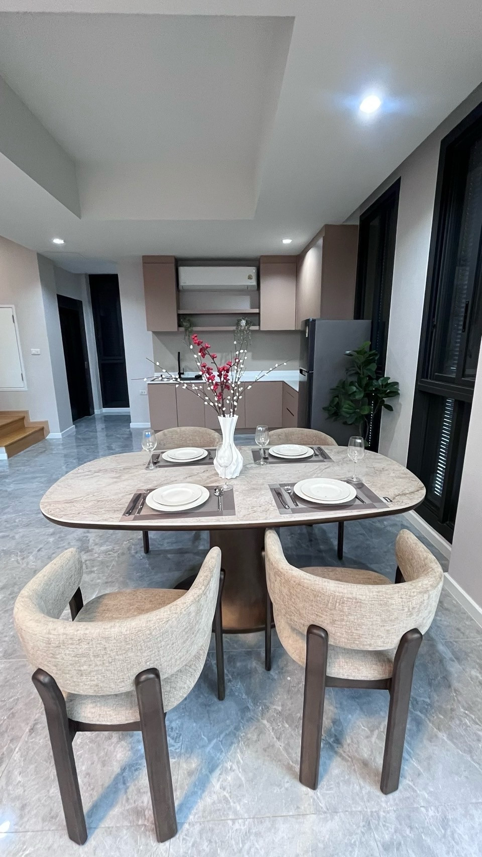 📌Rental : Home Office and Residence in Thonglor , Private Pool & Private Lift ,  3 Beds + 4 Bath , 1 Maid Room , 350 sqm   🔥🔥Rental price : 250,000 THB / month 🔥🔥   𝗠𝗼𝗿𝗲 𝗜𝗻𝗳𝗼𝗿𝗺𝗮𝘁𝗶𝗼𝗻 𝗙𝗼𝗿 𝗟𝗶𝘃𝗶𝗻𝗴 𝗮𝗻𝗱 𝗜𝗻𝘃𝗲𝘀𝘁𝗺𝗲𝗻𝘁 📱Tel – รูปที่ 4