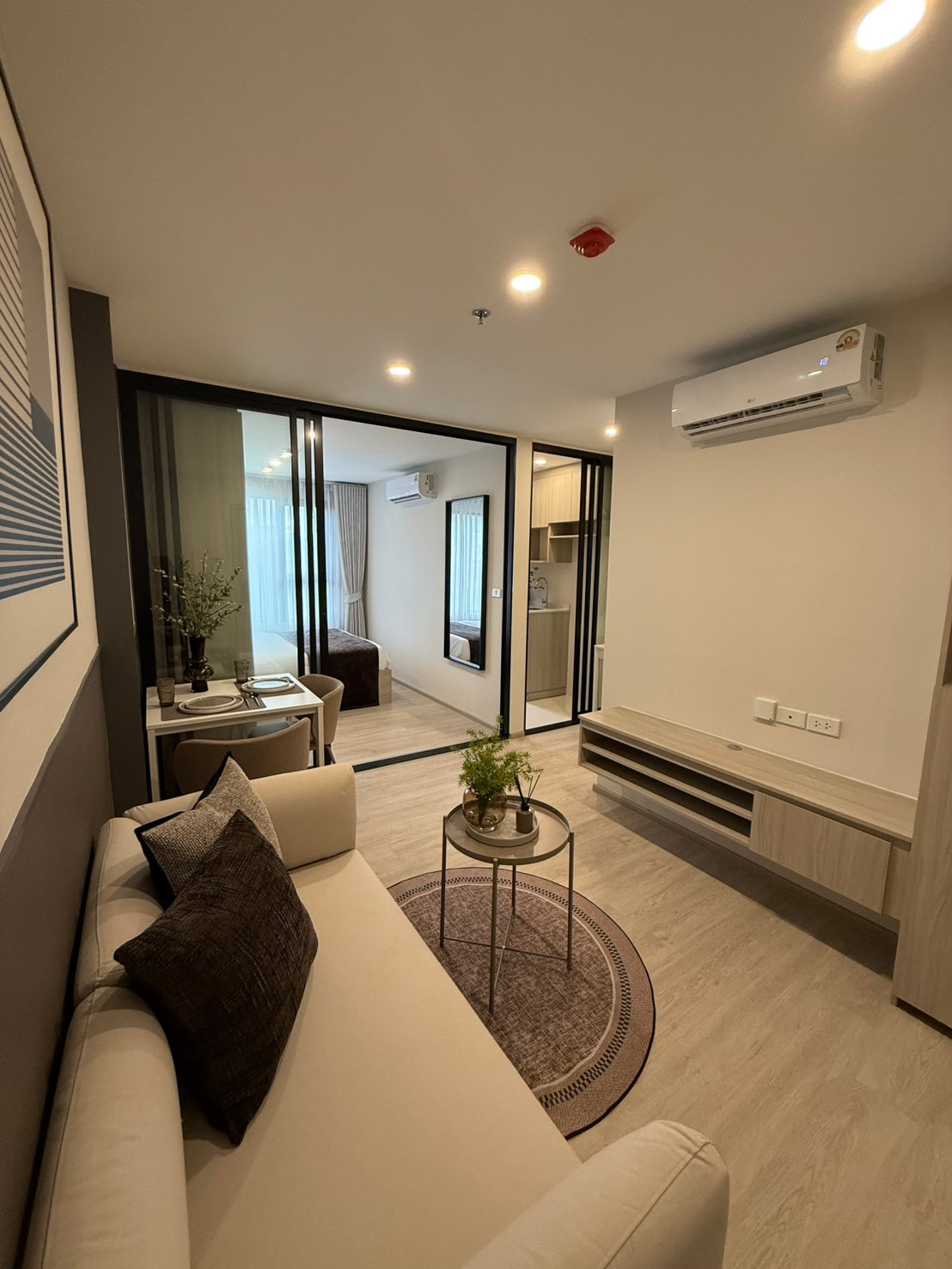 Condo ready to move in, next to BTS meter, special price!! Condo ready to move in, next to BTS meter, special price!!