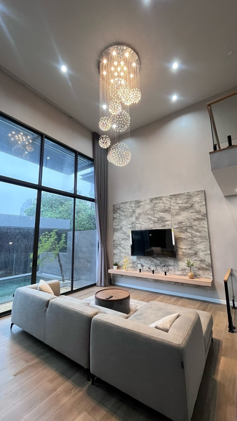 📌Rental : Home Office and Residence in Thonglor , Private Pool & Private Lift ,  3 Beds + 4 Bath , 1 Maid Room , 350 sqm   🔥🔥Rental price : 250,000 THB / month 🔥🔥   𝗠𝗼𝗿𝗲 𝗜𝗻𝗳𝗼𝗿𝗺𝗮𝘁𝗶𝗼𝗻 𝗙𝗼𝗿 𝗟𝗶𝘃𝗶𝗻𝗴 𝗮𝗻𝗱 𝗜𝗻𝘃𝗲𝘀𝘁𝗺𝗲𝗻𝘁 📱Tel – รูปที่ 2