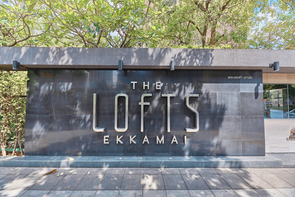 The Lofts Ekkamai 🔥 ขายขาดทุน ! ✅ 8 ลบ. 45 ตร.ม. 1 ห้องนอน ชั้นสูง 2x วิวเมือง 🏙️ Rental Yield 4.5% ต่อปี 🤝 ยินดีรับ Co-Agent The Lofts Ekkamai 🔥 ขายขาดทุน ! ✅ 8 ลบ. 45 ตร.ม. 1 ห้องนอน ชั้นสูง 2x วิวเมือง 🏙️ Rental Yield 4.5% ต่อปี 🤝 ยินดีรับ Co-Agent