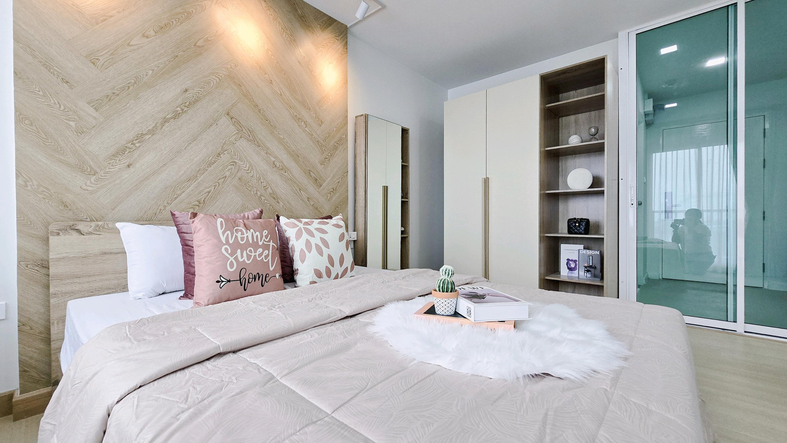 26 sq m., separated rooms into proportions Living more comfortably than you think | We Condo Ekkamai-Ramintra 26 sq m., separated rooms into proportions Living more comfortably than you think | We Condo Ekkamai-Ramintra
