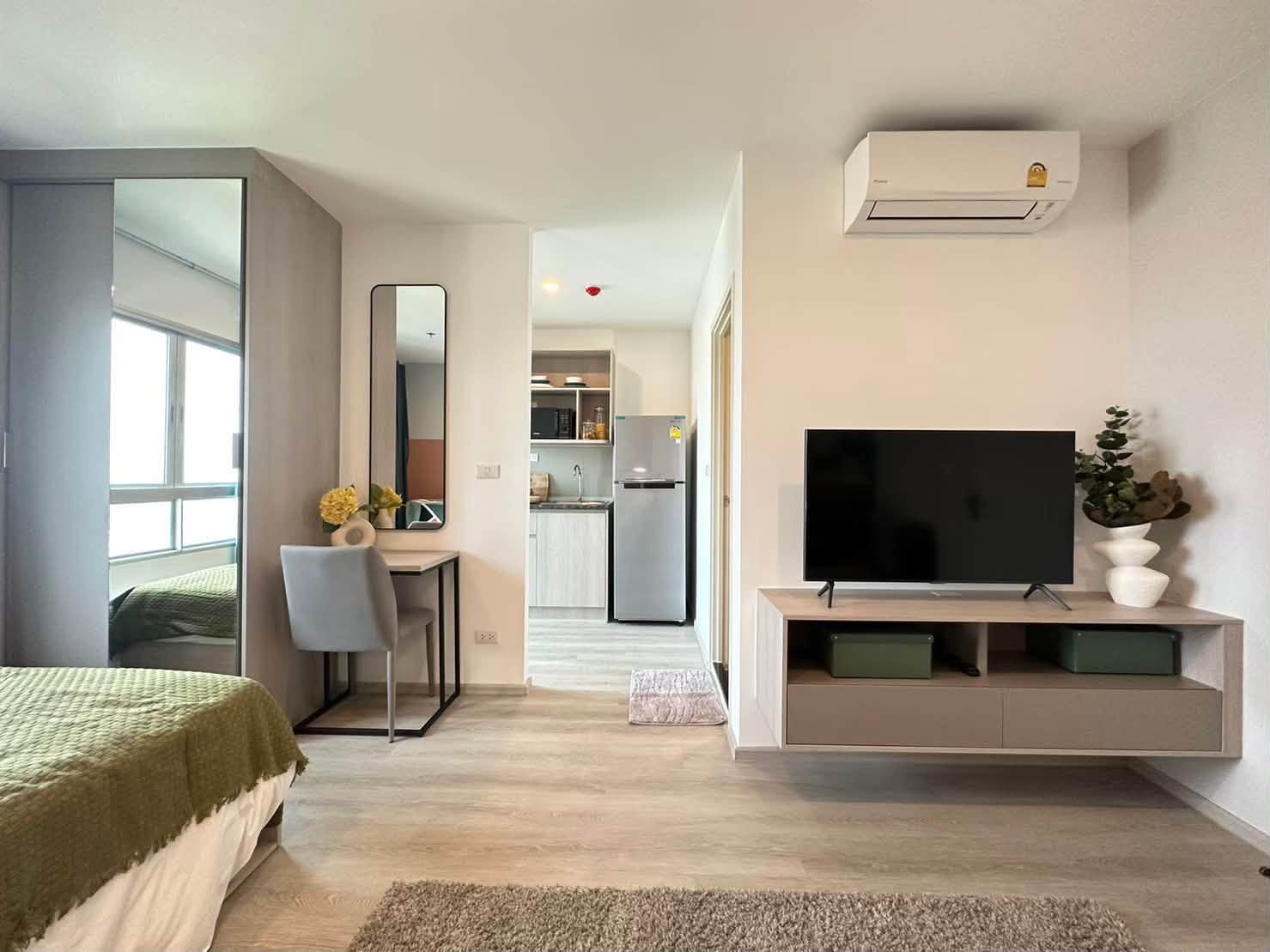 Elio satorn-withakas condo, studio room, fully furnished, available for rent.