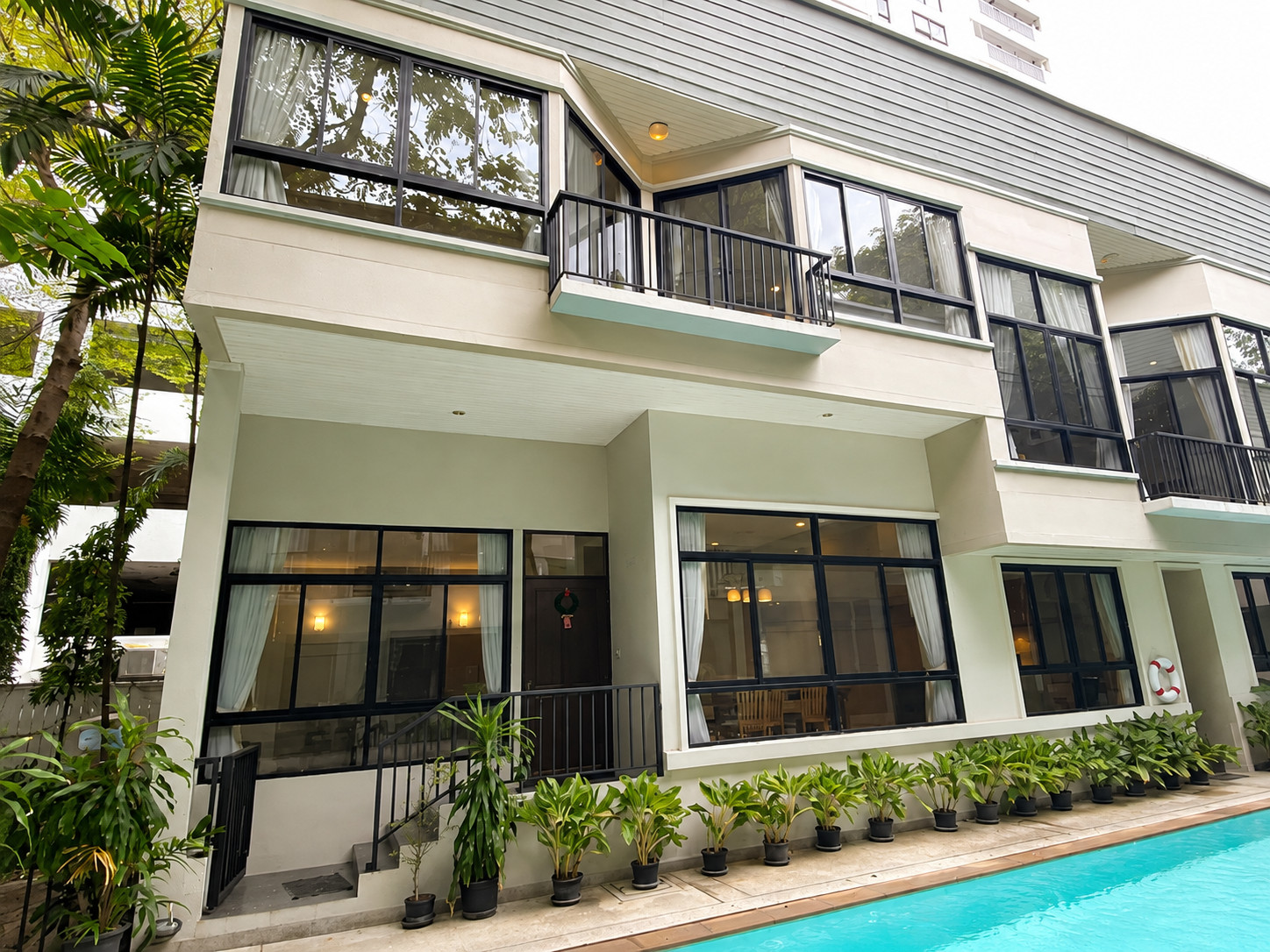 House for rent!! Free common area, house in the heart of Sukhumvit, 3 minutes to Thonglor BTS. SW38 Place House for Rent Free!! Cam fees Sukhumvit City Center 3 min to BTS Thonglor SW38 Place