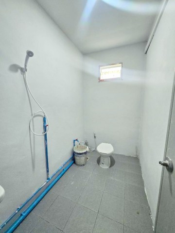 No flooding. 3-phase electricity Rama2 Rd. Km25 along BangNamJued Canal. Factory for rent 400m. Features 1 office – รูปที่ 4
