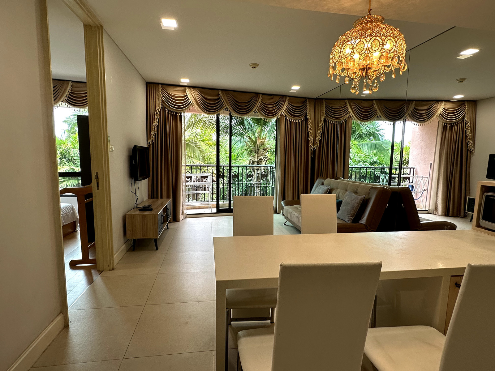Luxury condo for sale, next to Hua Hin beach, resort atmosphere, Marrakesh Hua Hin Residences