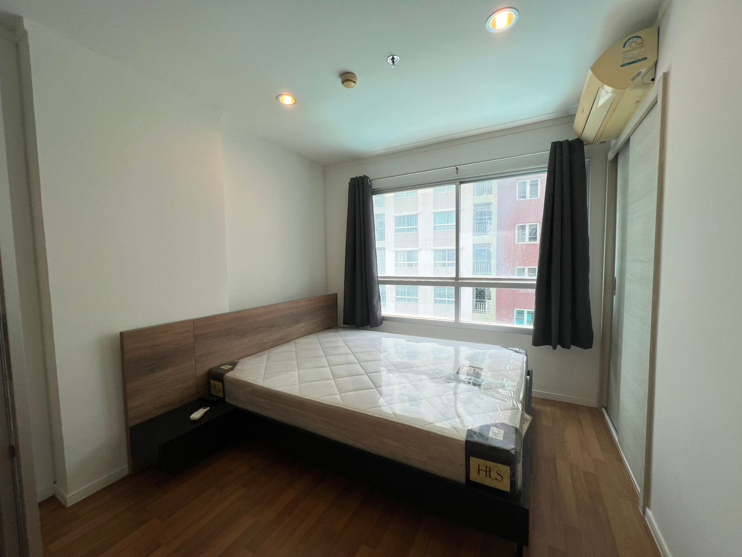 Condo for sale Lumpini Place UD-Phosri has high security. Fully furnished