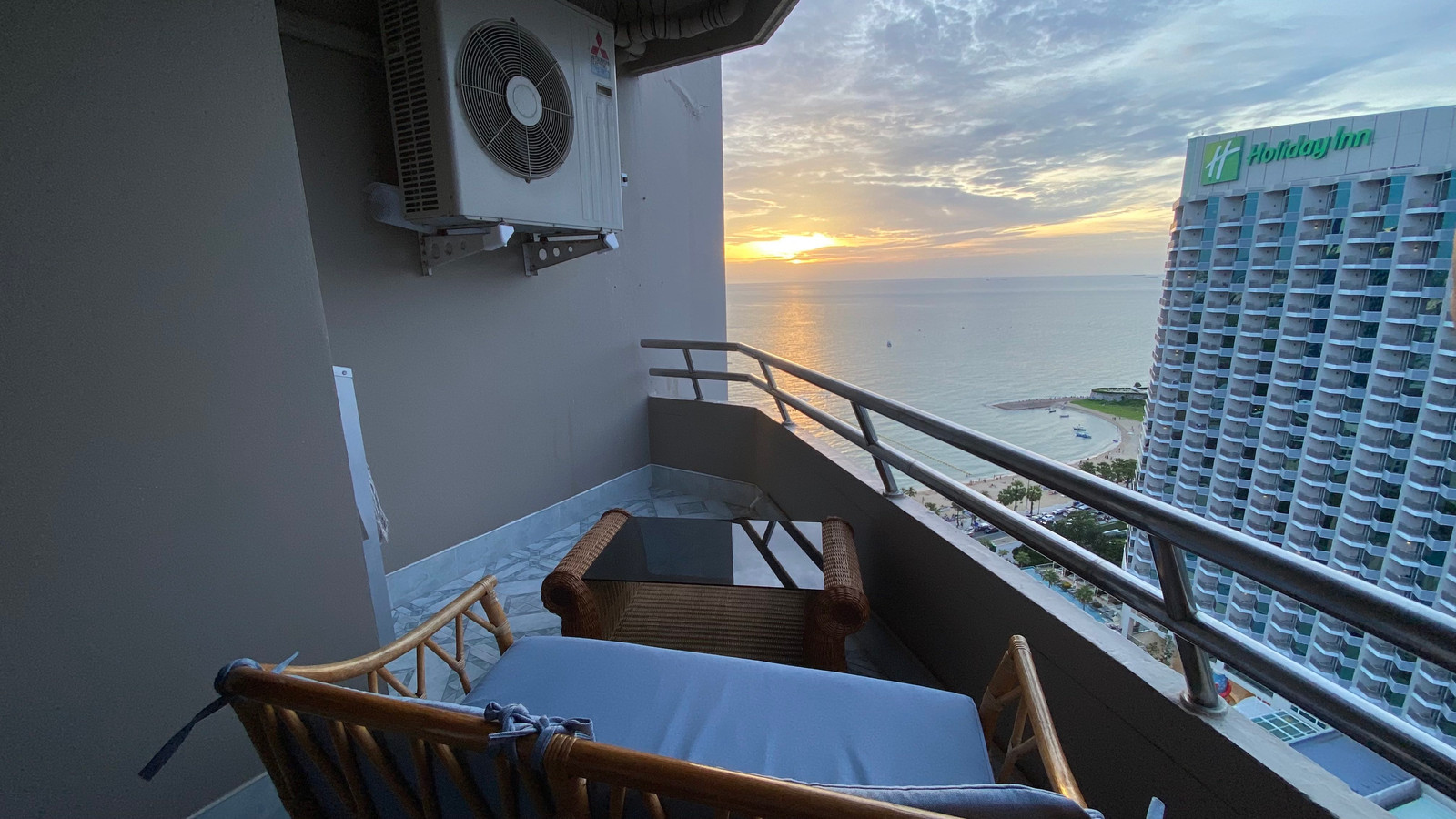 Markland Condo – 45 sqm High-Floor Condo Near Pattaya Beach Markland Condo – 45 sqm High-Floor Condo Near Pattaya Beach
