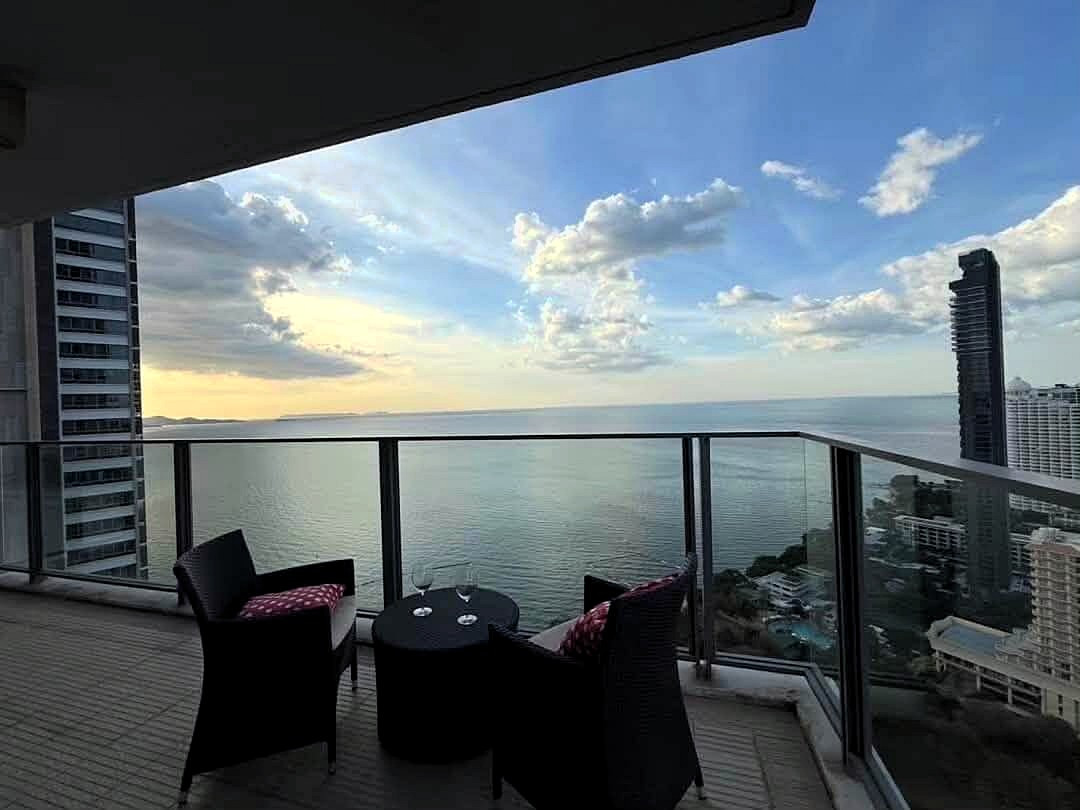 Luxury Penthouse for Sale, Northpoint Pattaya, next to Wongamat Beach. Luxury Penthouse for Sale, Northpoint Pattaya, next to Wongamat Beach.