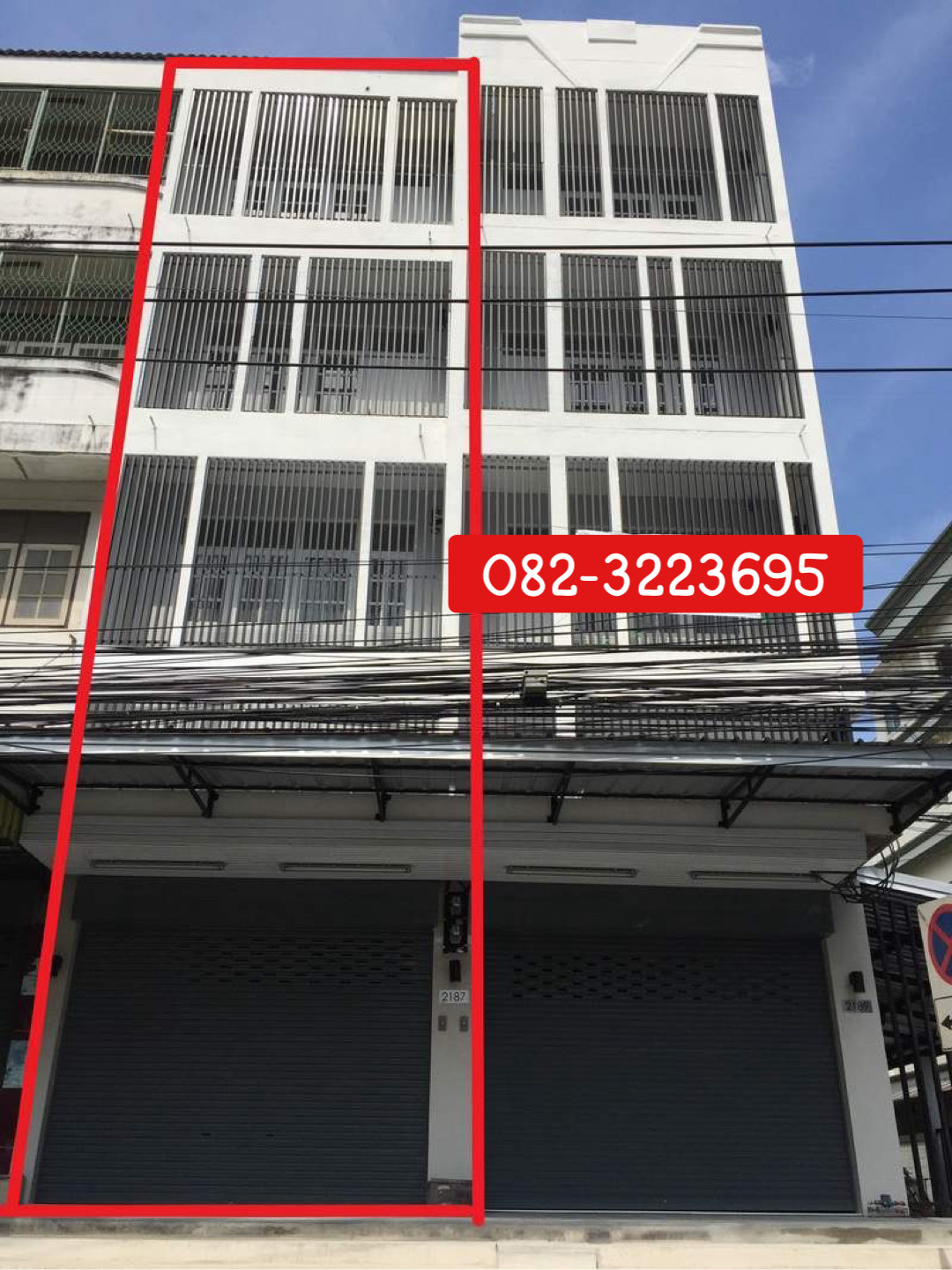 urgent! 4-story shophouse for rent, next to On Nut Road. Entrance to Soi On Nut 47. If interested, contact 082-3223695.