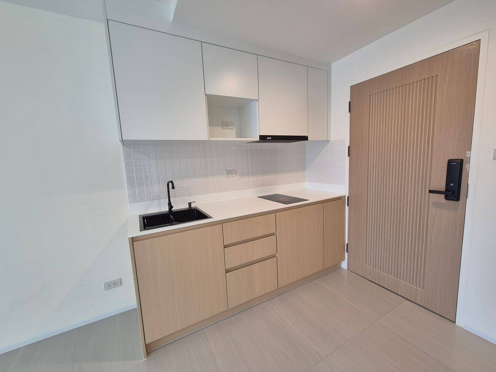 Condo for sale PST Condo Ville Tower 2, Soi Nonsi 14, studio room, 6th floor, usable area 43 sq m, 1 bathroom, 1 balcony, city view, price 2.2 million baht. Contact 086-9823056 Pranisa or 084-5509497 Tim for more information. And are happy to make an appo