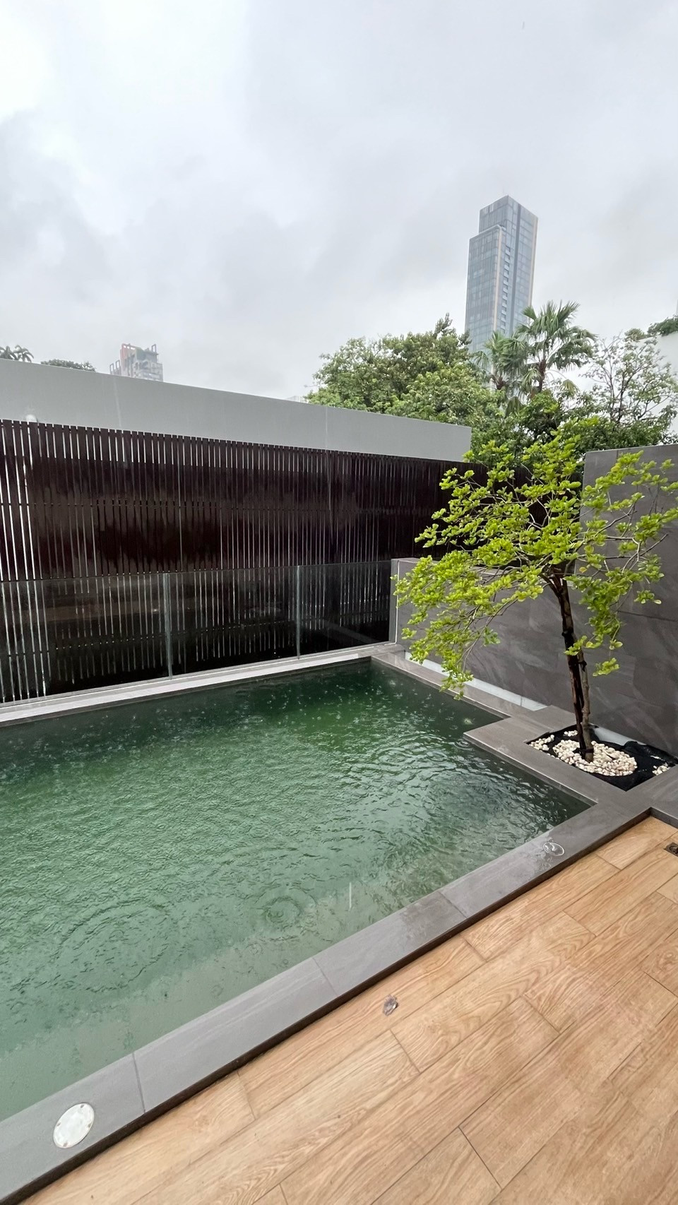📌Rental : Home Office and Residence in Thonglor , Private Pool & Private Lift ,  3 Beds + 4 Bath , 1 Maid Room , 350 sqm   🔥🔥Rental price : 250,000 THB / month 🔥🔥   𝗠𝗼𝗿𝗲 𝗜𝗻𝗳𝗼𝗿𝗺𝗮𝘁𝗶𝗼𝗻 𝗙𝗼𝗿 𝗟𝗶𝘃𝗶𝗻𝗴 𝗮𝗻𝗱 𝗜𝗻𝘃𝗲𝘀𝘁𝗺𝗲𝗻𝘁 📱Tel – รูปที่ 3