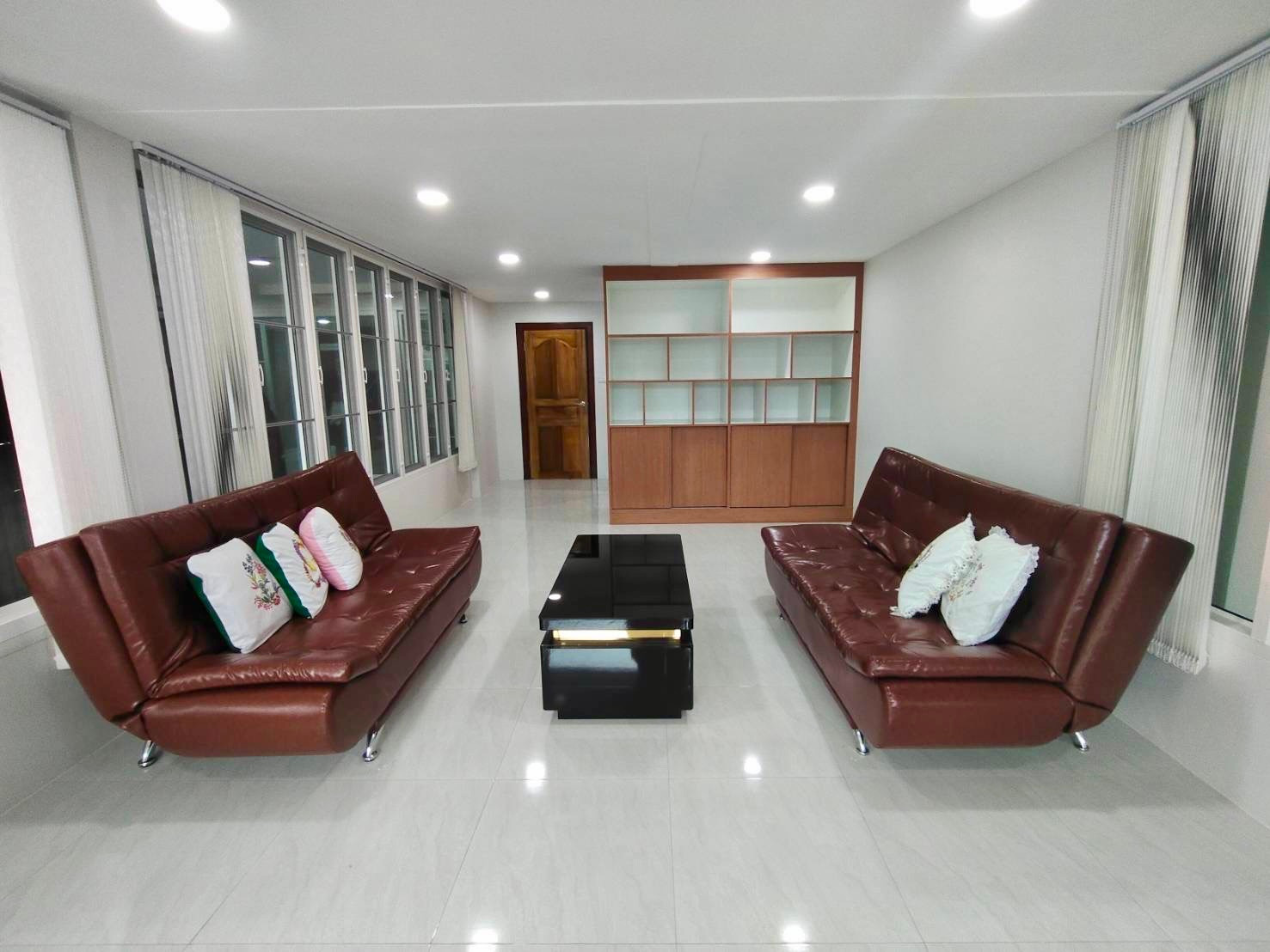 ขายบ้านเดี่ยวรีโนเวทใหม่สไตล์โมเดิร์นลักชัวรี่ หมู่บ้านเปรมฤทัย 1 (Premruethai 1) ซอยรามอินทรา 46/1 เนื้อที่ 50 ตร.ว. พื้นที่ใช้สอยจุใจ 400 ตร.ม. แถมเฟอร์นิเจอร์บิวท์อินและเครื่องใช้ไฟฟ้าครบครัน ใกล้ Live Ramintra และรถไฟฟ้าสายสีชมพูสถานีคู้บอน – รูปที่ 4