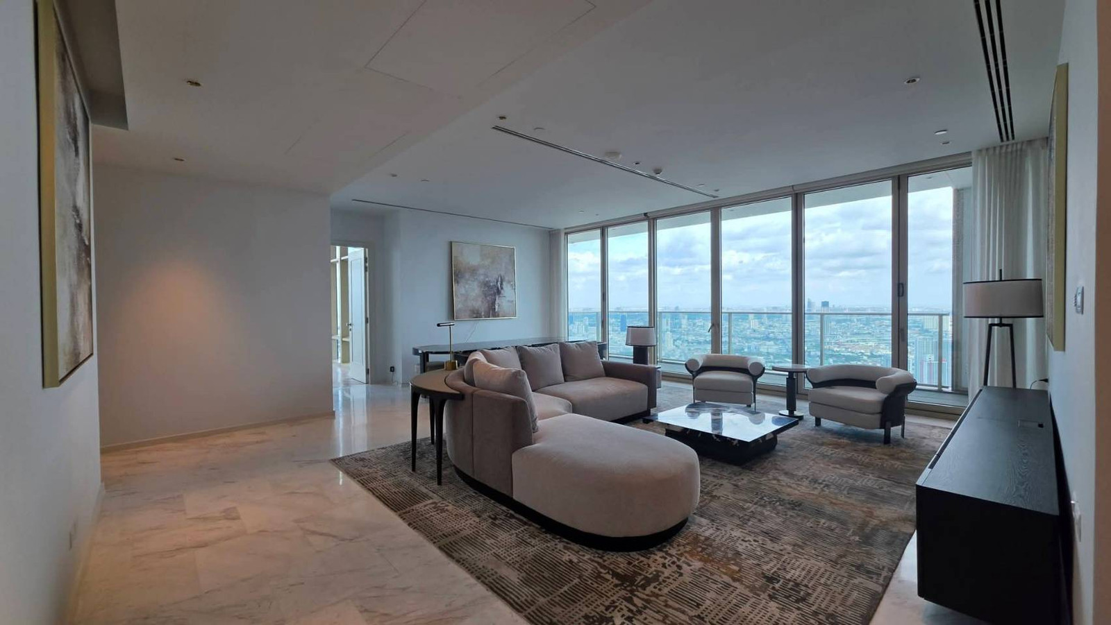 Four Seasons Private Residences | 4 Bed 380 sqm | [High Floor / Fully Furnished] | BTS Saphan Taksin | 700,000 THB